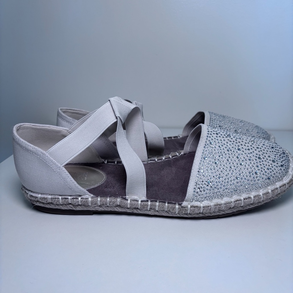 Kenneth Cole Reaction Luna Silver Rhinestone Espadrille Flat Sandal Size 10 NWOB - Picture 6 of 12